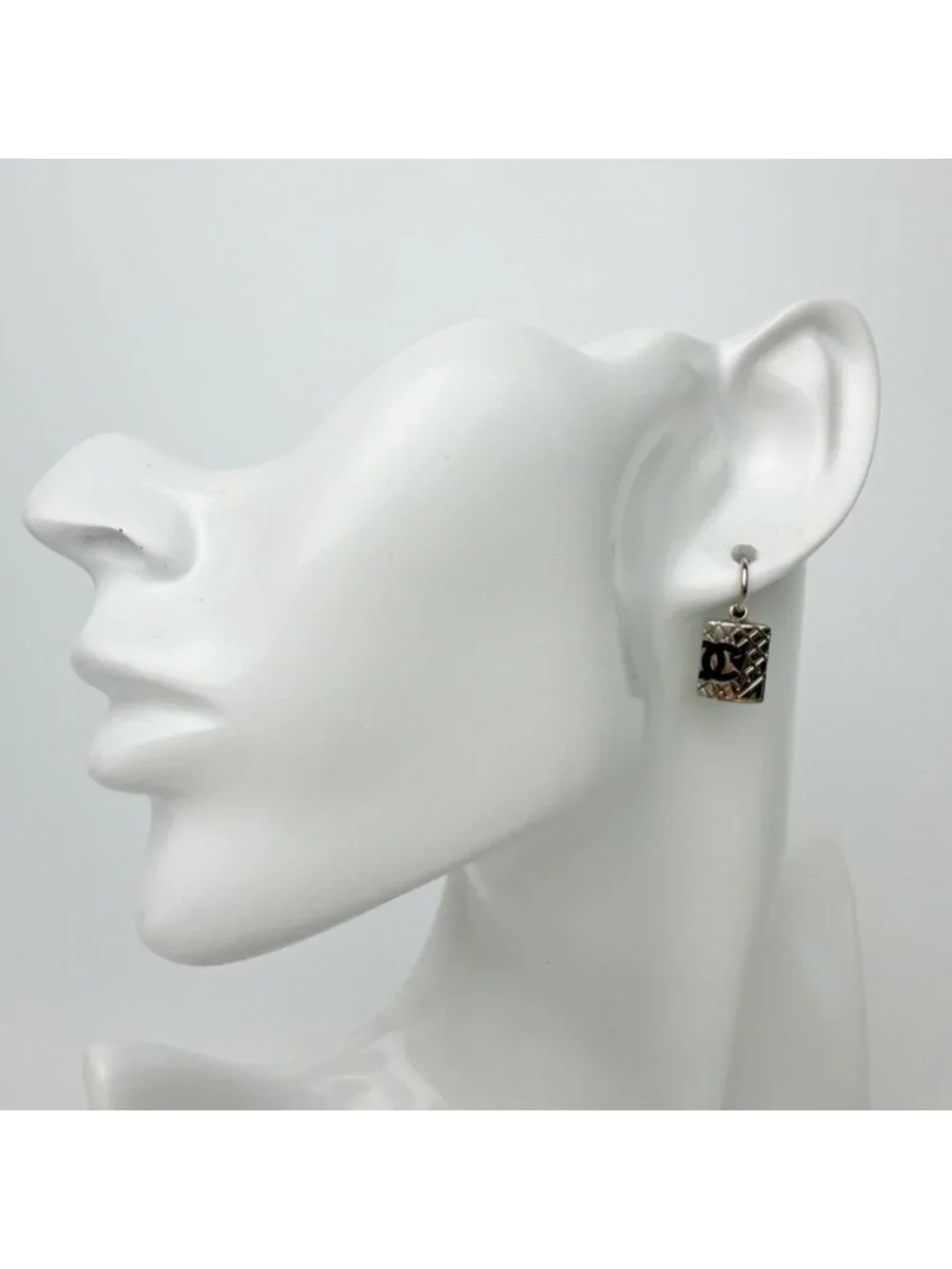 Chanel CC Logo Quilted Plate Earrings Plated Silver 05c Vintage
